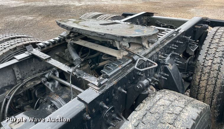 image for item NY9880 2015 Freightliner Cascadia 125  semi truck