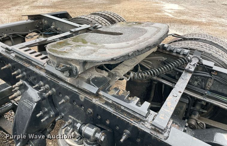 image for item NY9880 2015 Freightliner Cascadia 125  semi truck