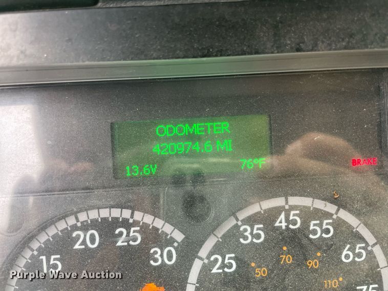 image for item NY9880 2015 Freightliner Cascadia 125  semi truck