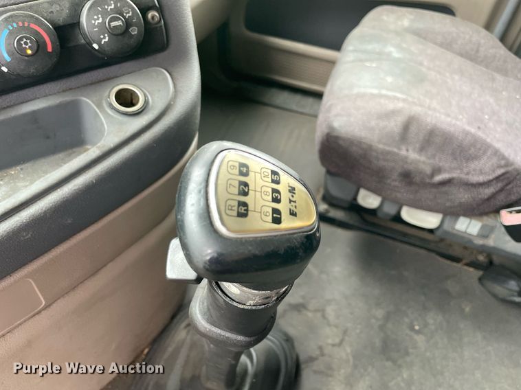 image for item NY9880 2015 Freightliner Cascadia 125  semi truck