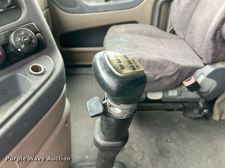 image for item NY9880 2015 Freightliner Cascadia 125  semi truck