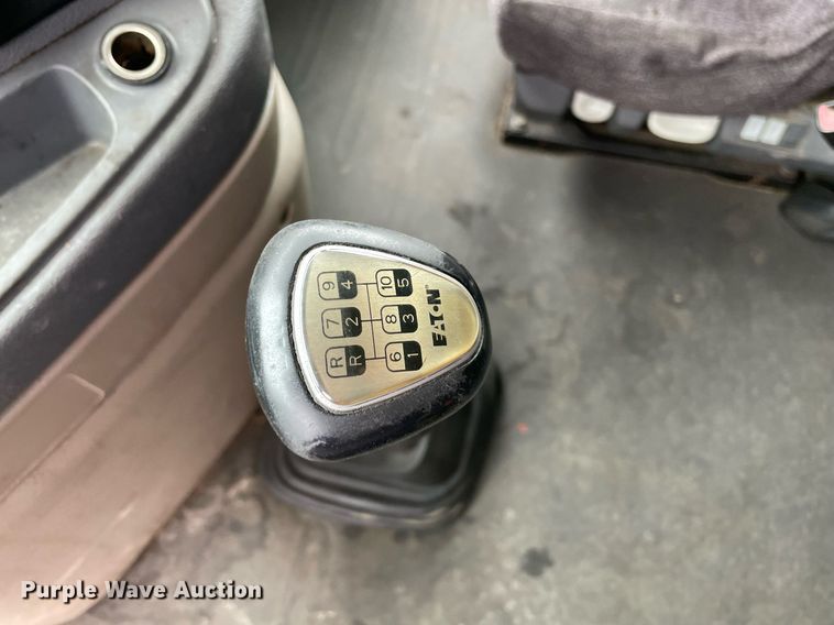 image for item NY9880 2015 Freightliner Cascadia 125  semi truck