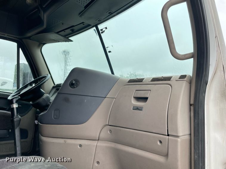 image for item NY9880 2015 Freightliner Cascadia 125  semi truck