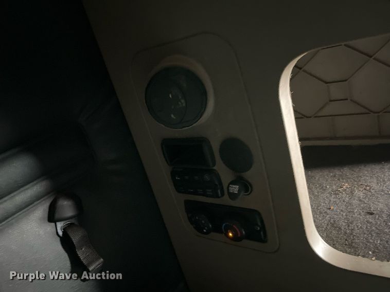 image for item NY9880 2015 Freightliner Cascadia 125  semi truck