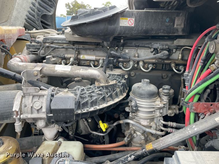 image for item NY9880 2015 Freightliner Cascadia 125  semi truck