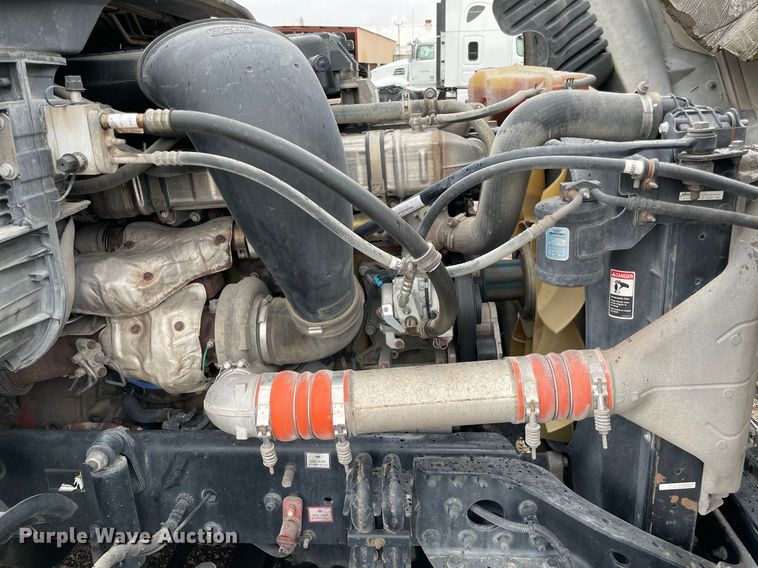 image for item NY9880 2015 Freightliner Cascadia 125  semi truck