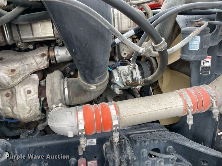 image for item NY9880 2015 Freightliner Cascadia 125  semi truck