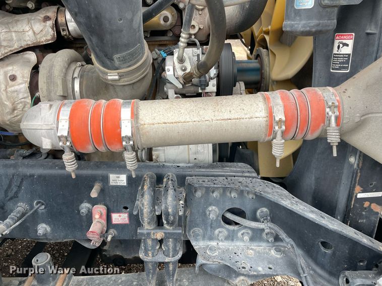 image for item NY9880 2015 Freightliner Cascadia 125  semi truck