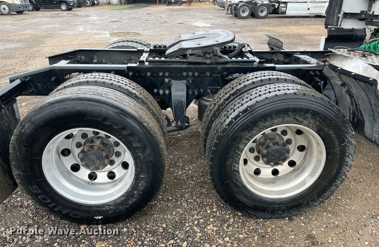 image for item NY9880 2015 Freightliner Cascadia 125  semi truck