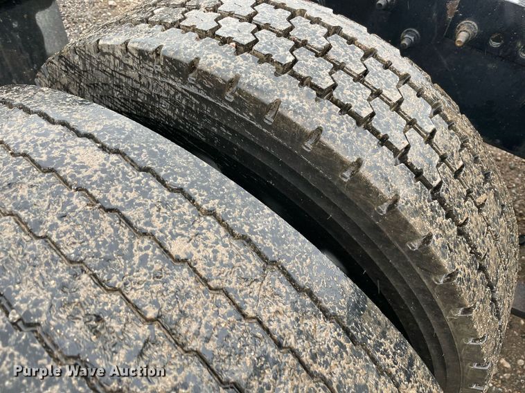 image for item NY9880 2015 Freightliner Cascadia 125  semi truck