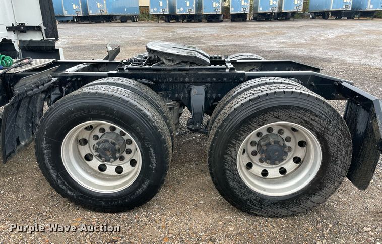 image for item NY9880 2015 Freightliner Cascadia 125  semi truck