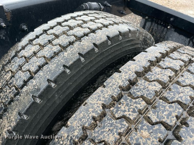 image for item NY9880 2015 Freightliner Cascadia 125  semi truck