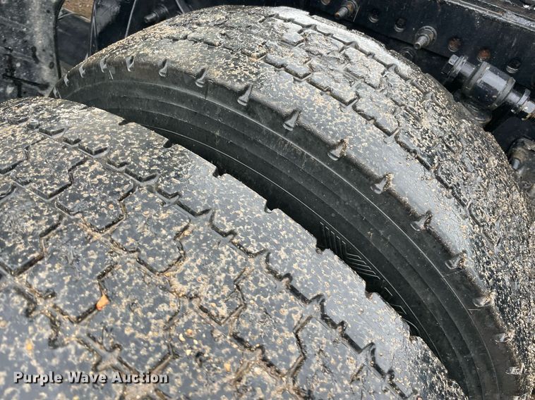 image for item NY9880 2015 Freightliner Cascadia 125  semi truck