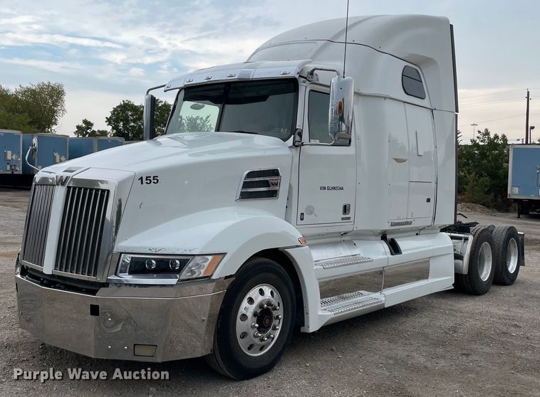 image for item NY9881 2016 Western Star 5700XE  semi truck