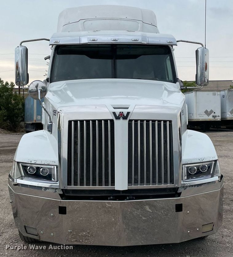 image for item NY9881 2016 Western Star 5700XE  semi truck