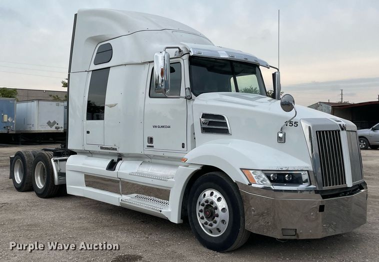 image for item NY9881 2016 Western Star 5700XE  semi truck