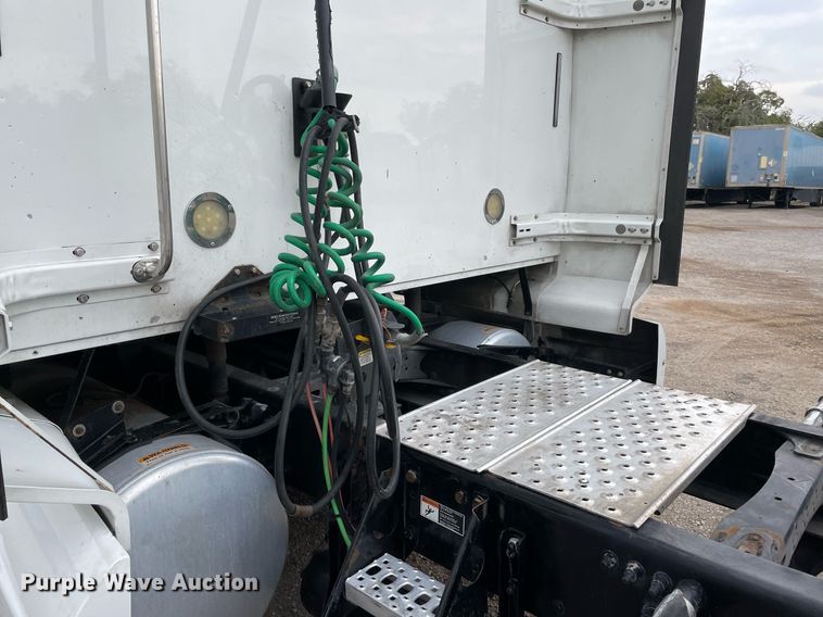 image for item NY9881 2016 Western Star 5700XE  semi truck