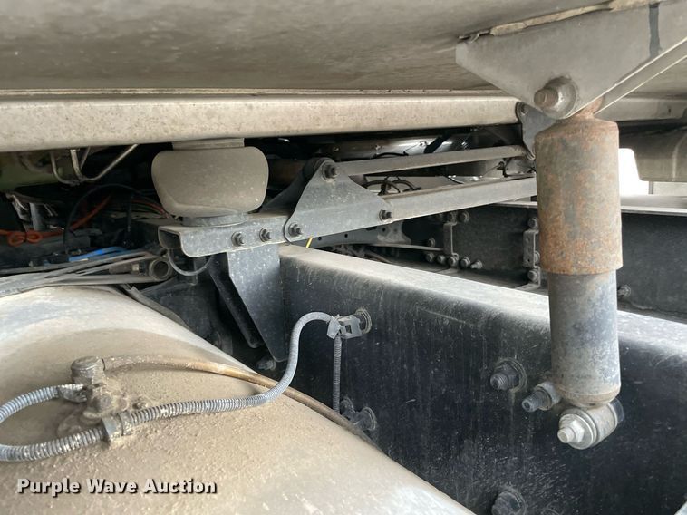 image for item NY9881 2016 Western Star 5700XE  semi truck