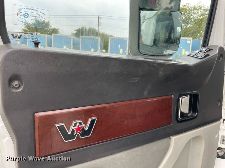 image for item NY9881 2016 Western Star 5700XE  semi truck