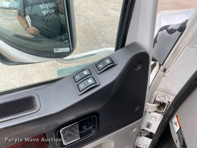 image for item NY9881 2016 Western Star 5700XE  semi truck