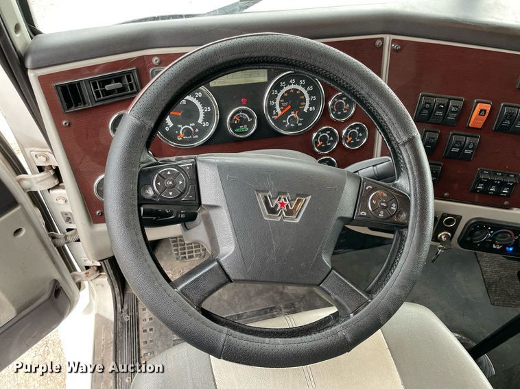 image for item NY9881 2016 Western Star 5700XE  semi truck