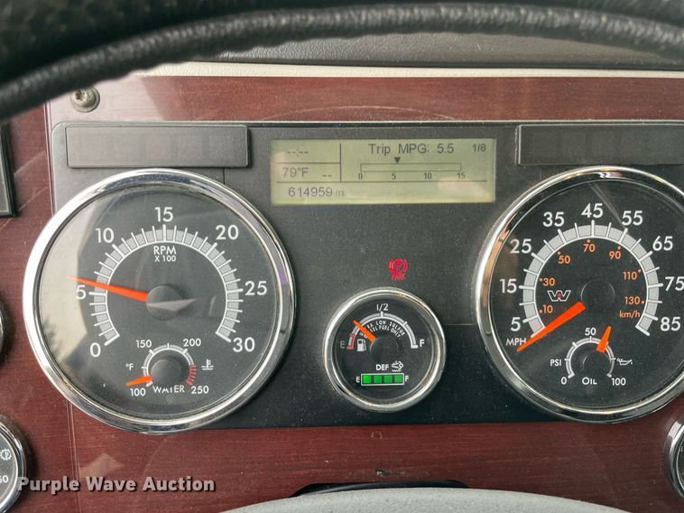 image for item NY9881 2016 Western Star 5700XE  semi truck