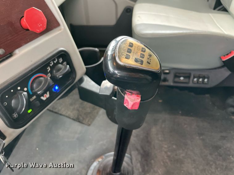 image for item NY9881 2016 Western Star 5700XE  semi truck