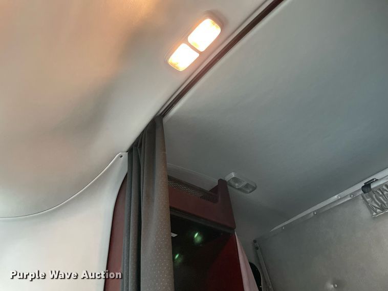 image for item NY9881 2016 Western Star 5700XE  semi truck