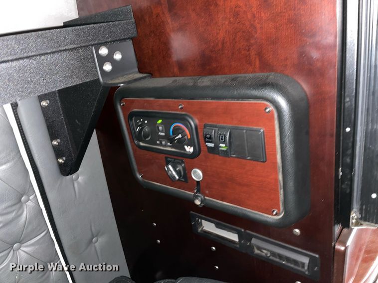 image for item NY9881 2016 Western Star 5700XE  semi truck