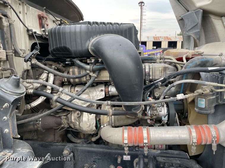 image for item NY9881 2016 Western Star 5700XE  semi truck