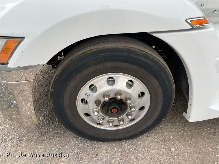 image for item NY9881 2016 Western Star 5700XE  semi truck