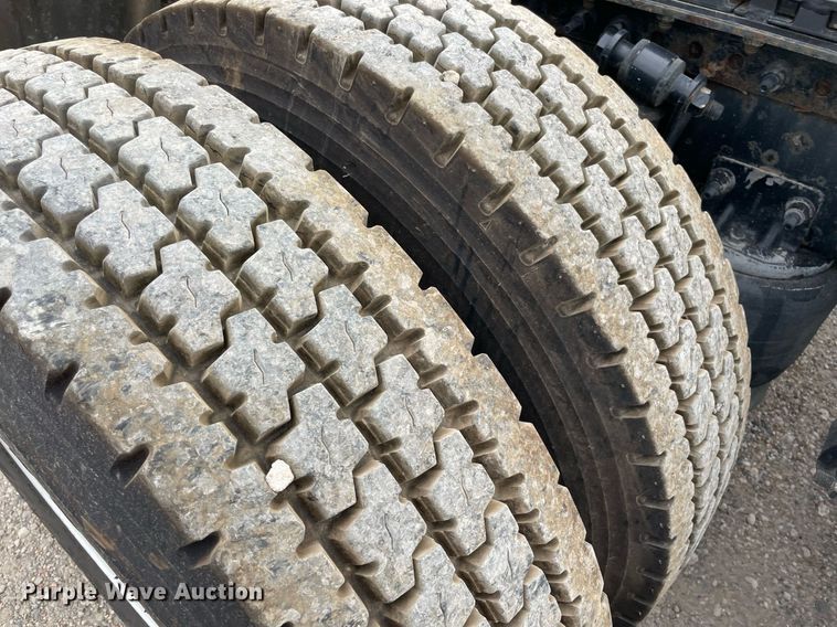 image for item NY9881 2016 Western Star 5700XE  semi truck