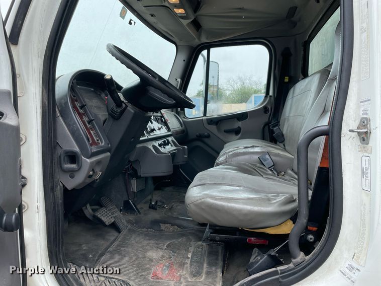 image for item NY9882 2012 Freightliner Business Class M2 106  box truck