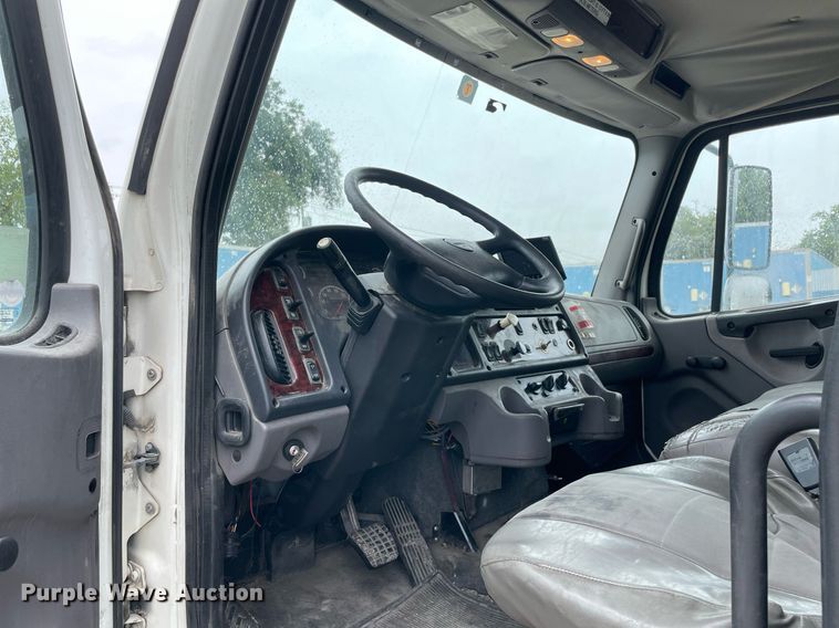 image for item NY9882 2012 Freightliner Business Class M2 106  box truck