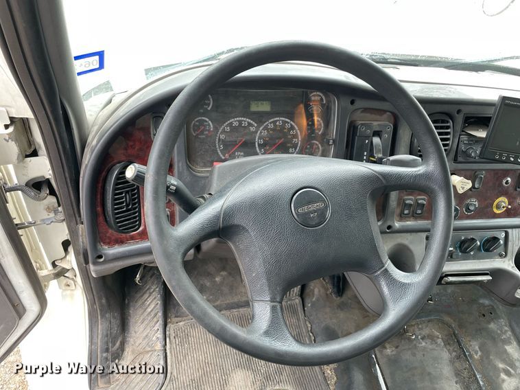 image for item NY9882 2012 Freightliner Business Class M2 106  box truck