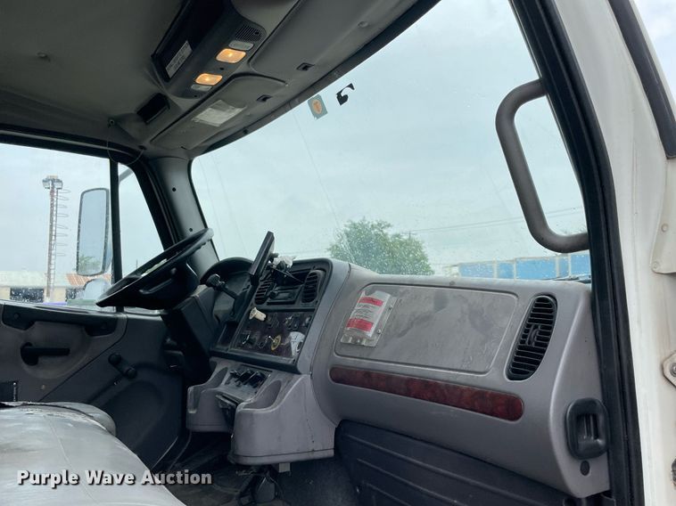 image for item NY9882 2012 Freightliner Business Class M2 106  box truck