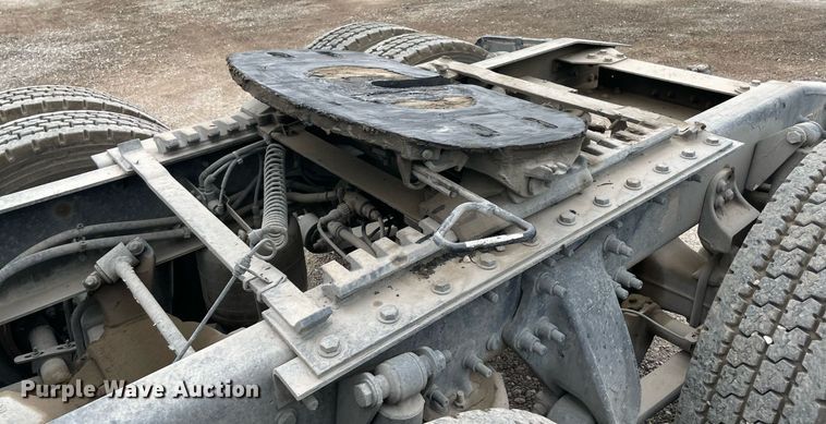 image for item NY9883 2013 Freightliner Cascadia 125  semi truck