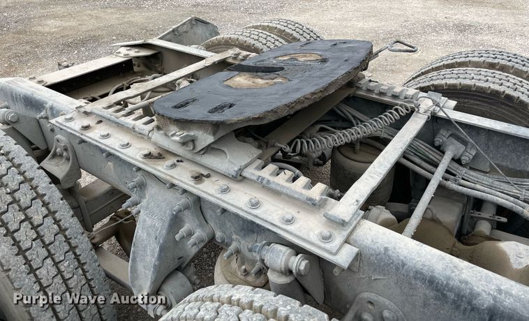 image for item NY9883 2013 Freightliner Cascadia 125  semi truck