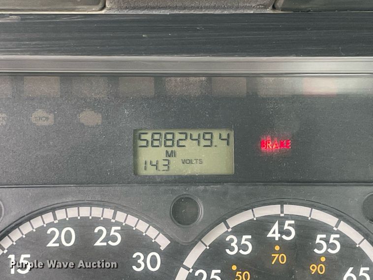 image for item NY9883 2013 Freightliner Cascadia 125  semi truck