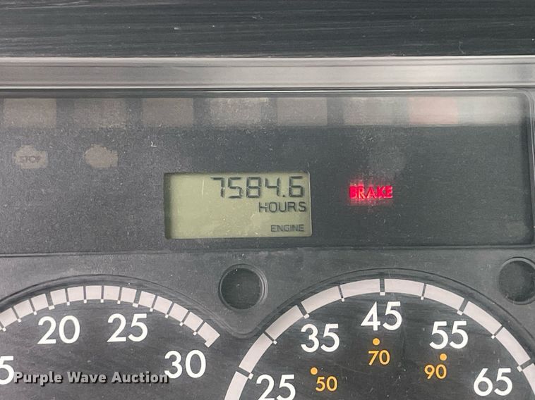 image for item NY9883 2013 Freightliner Cascadia 125  semi truck