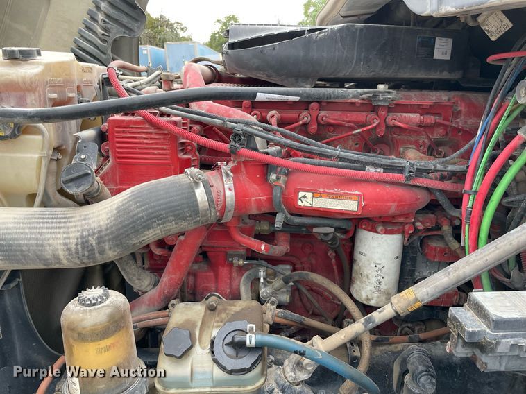 image for item NY9883 2013 Freightliner Cascadia 125  semi truck