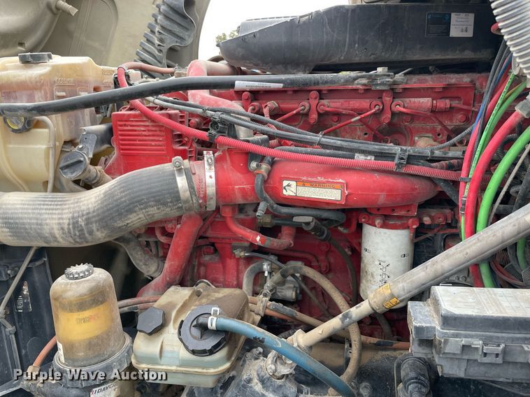 image for item NY9883 2013 Freightliner Cascadia 125  semi truck