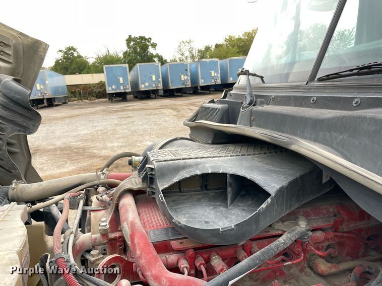 image for item NY9883 2013 Freightliner Cascadia 125  semi truck