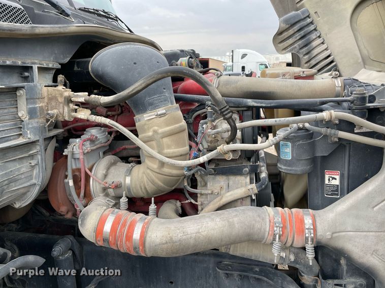 image for item NY9883 2013 Freightliner Cascadia 125  semi truck