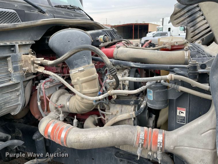 image for item NY9883 2013 Freightliner Cascadia 125  semi truck