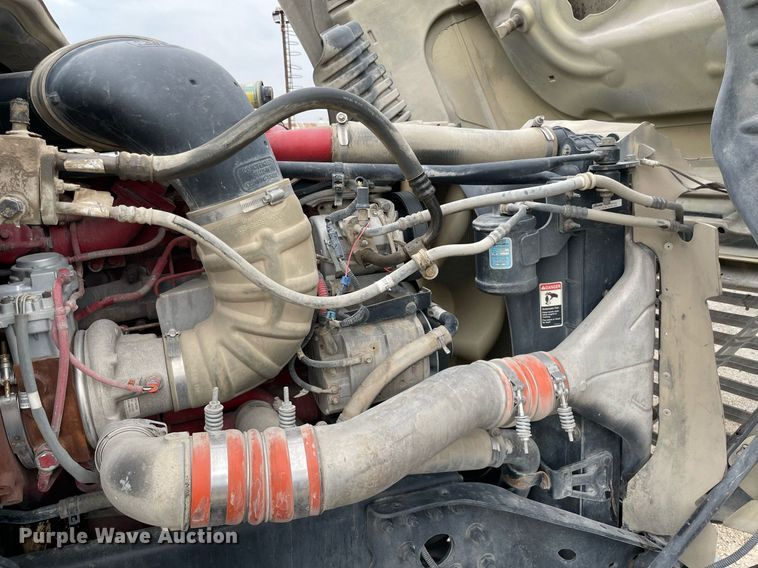 image for item NY9883 2013 Freightliner Cascadia 125  semi truck