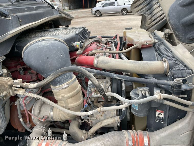 image for item NY9883 2013 Freightliner Cascadia 125  semi truck