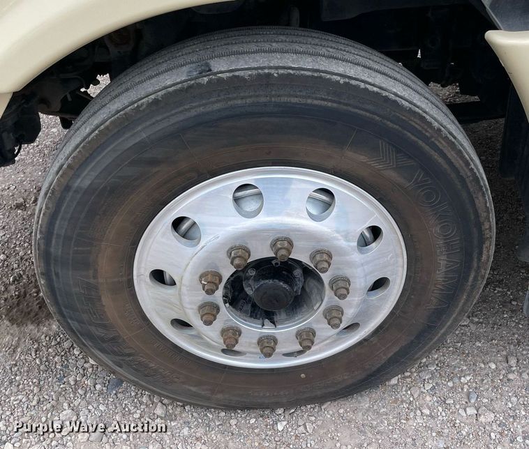 image for item NY9883 2013 Freightliner Cascadia 125  semi truck