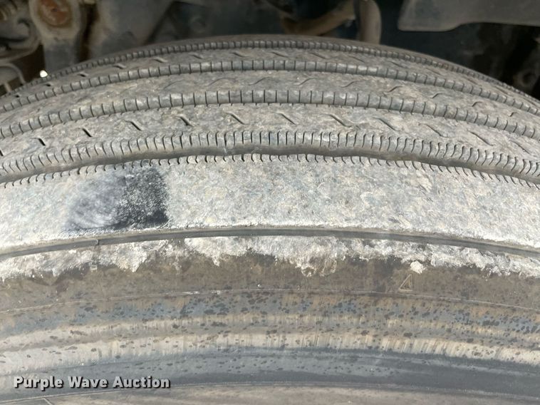 image for item NY9883 2013 Freightliner Cascadia 125  semi truck