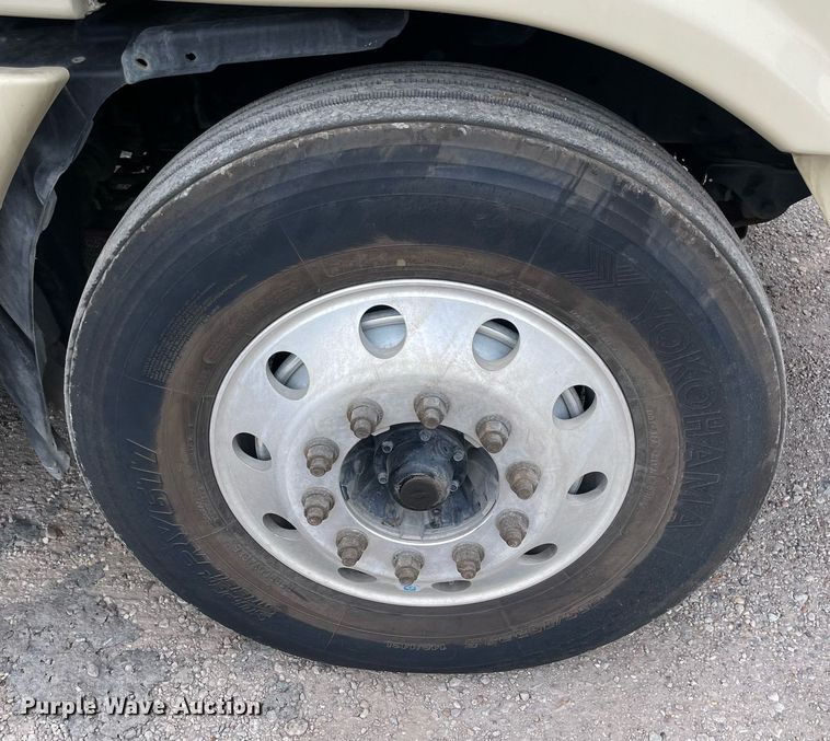 image for item NY9883 2013 Freightliner Cascadia 125  semi truck